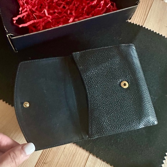 Chanel Caviar Vintage Timeless Bifold Wallet - Picture 6 of 9